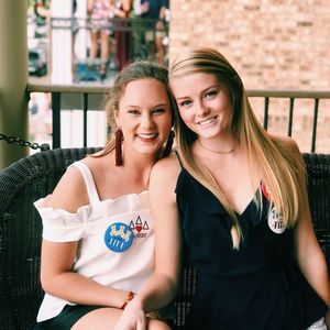 Meet your Posher, Elizabeth